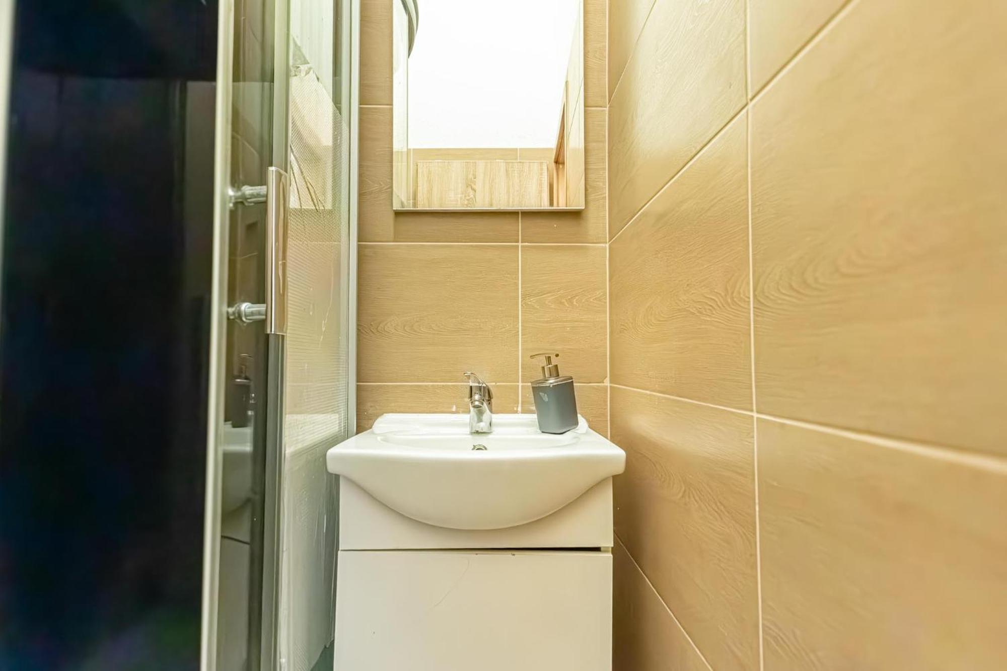 Chic Apartment- Suitable For Longstays Near Matzleinsforferplatz Вена Экстерьер фото
